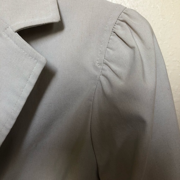 XOXO light khaki blazer w shoulder detail - Picture 3 of 9